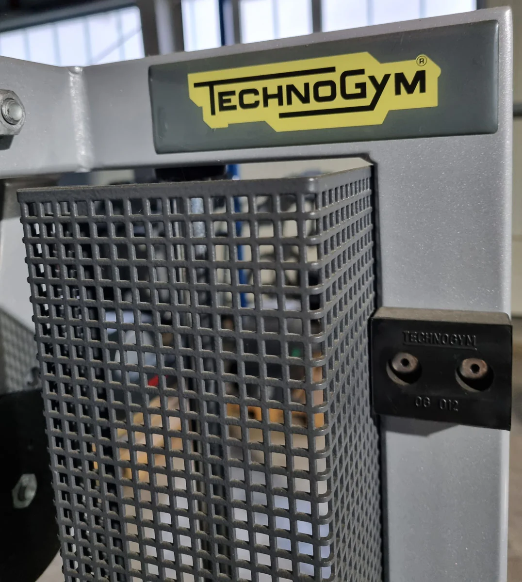 Technogym Latzug, Pulldown, Vertical Traction, Silverline, Rahmenfarbe Silber, Polsterfarbe Beige, gebraucht - Image 12