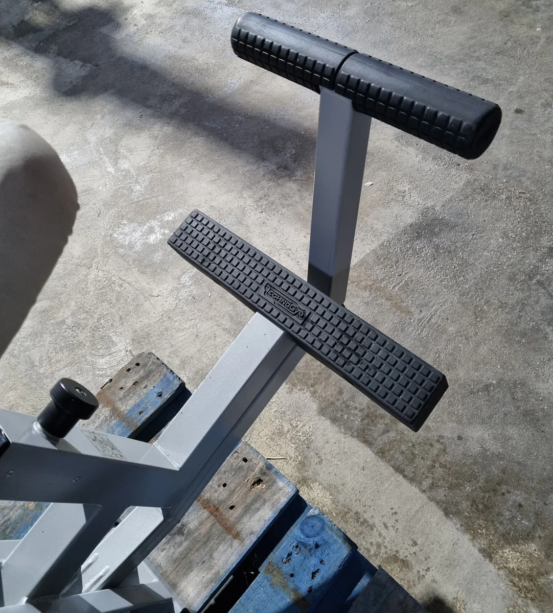 Technogym Latzug, Pulldown, Vertical Traction, Silverline, Rahmenfarbe Silber, Polsterfarbe Beige, gebraucht - Image 8