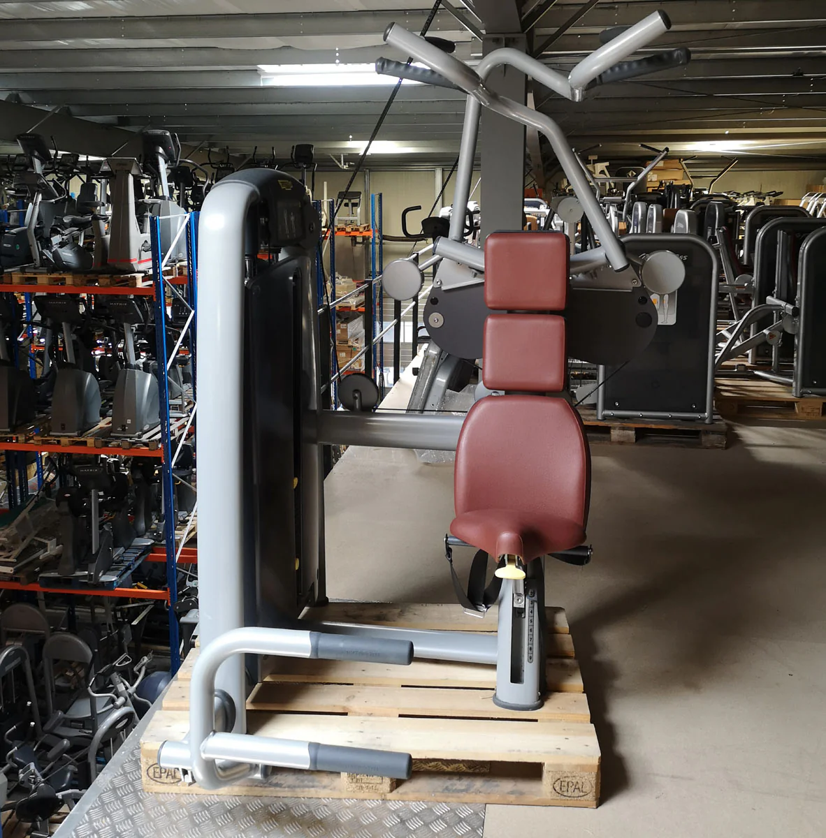 TechnoGym Latzug, Vertical Traction, Pulldown, Selection Line - Neues Modell mit Plastikverkleidung, Polster Braun, gebraucht - überholter Zustand - Image 4