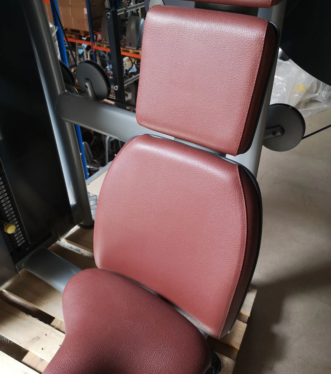 TechnoGym Latzug, Vertical Traction, Pulldown, Selection Line - Neues Modell mit Plastikverkleidung, Polster Braun, gebraucht - überholter Zustand - Image 8