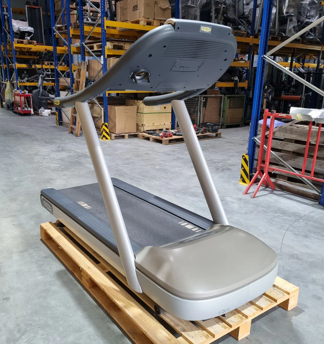 TechnoGym Laufband Excite Line Jog Now 700, Unity Display mit Internet, Youtube, gebraucht - überholter Zustand - Image 11