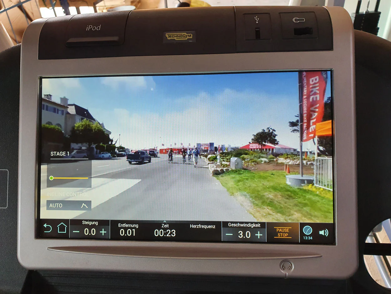 TechnoGym Laufband Excite Line Jog Now 700, Unity Display mit Internet, Youtube, gebraucht - überholter Zustand - Image 8