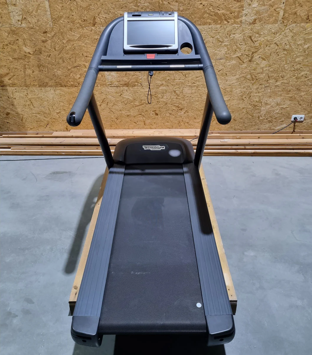TechnoGym Laufband Excite Line Jog Now 700, Visioweb Touch Display, gebraucht - überholter Zustand - Image 2