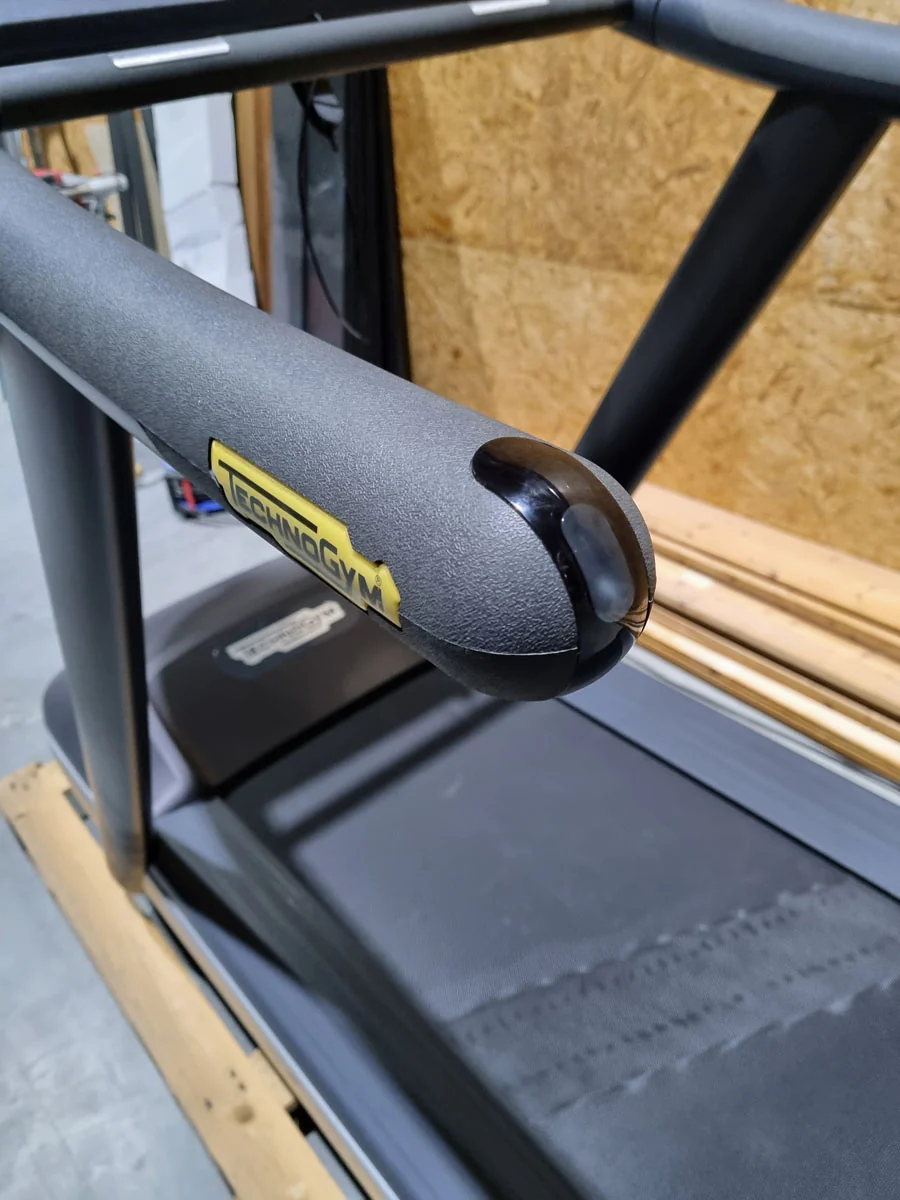 TechnoGym Laufband Excite Line Jog Now 700, Visioweb Touch Display, gebraucht - überholter Zustand - Image 5