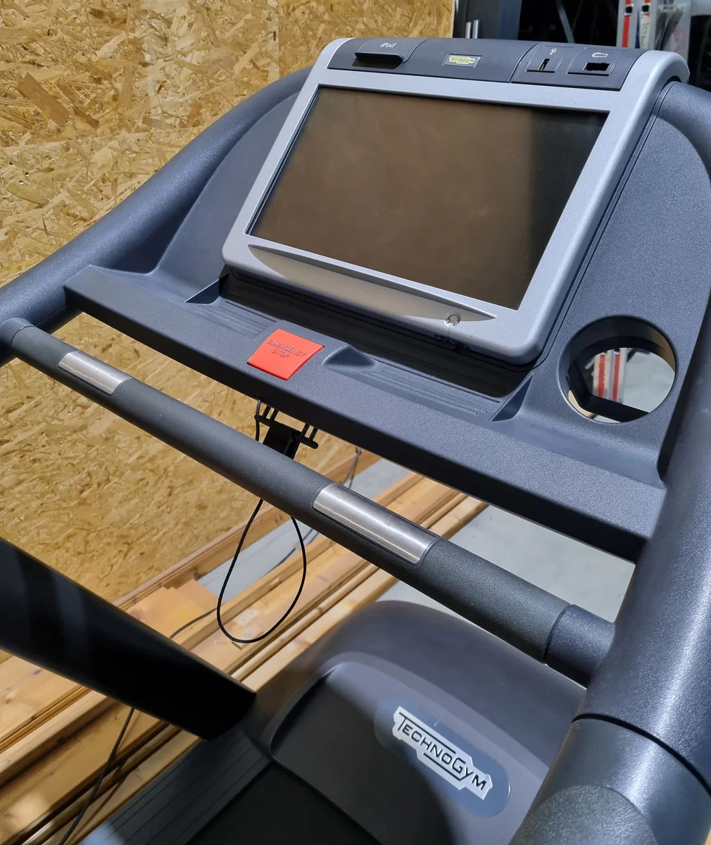 TechnoGym Laufband Excite Line Jog Now 700, Visioweb Touch Display, gebraucht - überholter Zustand - Image 6