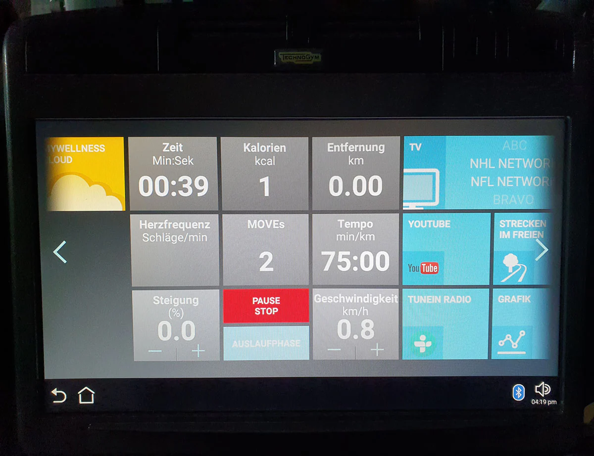 TechnoGym Laufband Excite Line Run Now 700, Unity Display mit Internet, Youtube, Neflix, gebraucht - überholter Zustand - Image 7