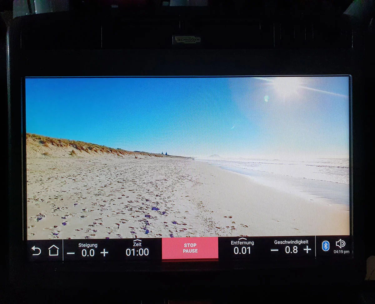 TechnoGym Laufband Excite Line Run Now 700, Unity Display mit Internet, Youtube, Neflix, gebraucht - überholter Zustand - Image 8