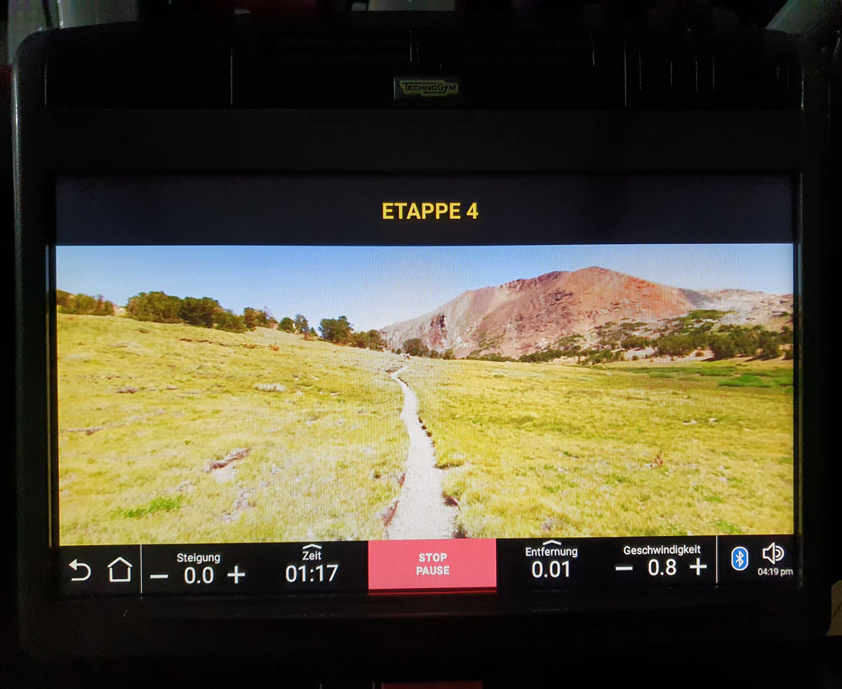 TechnoGym Laufband Excite Line Run Now 700, Unity Display mit Internet, Youtube, Neflix, gebraucht - überholter Zustand - Image 9