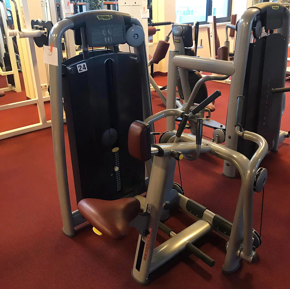 TechnoGym Low Row, Rudern, Latisolator, Selection Line - Neues Modell mit Plastikverkleidung, Polster Braun, gebraucht - überholter Zustand - Image 2