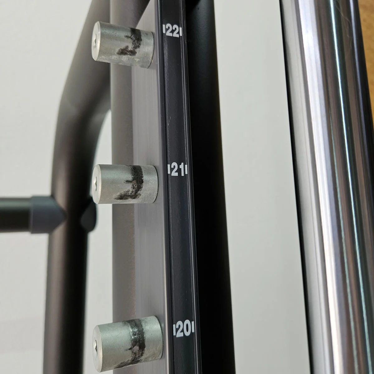 Technogym Multipower Multipresse geführt, Smith Machine, Scheibenaufnahme, Rahmenfarbe Schwarz, gebraucht - überholter Zustand - Image 7