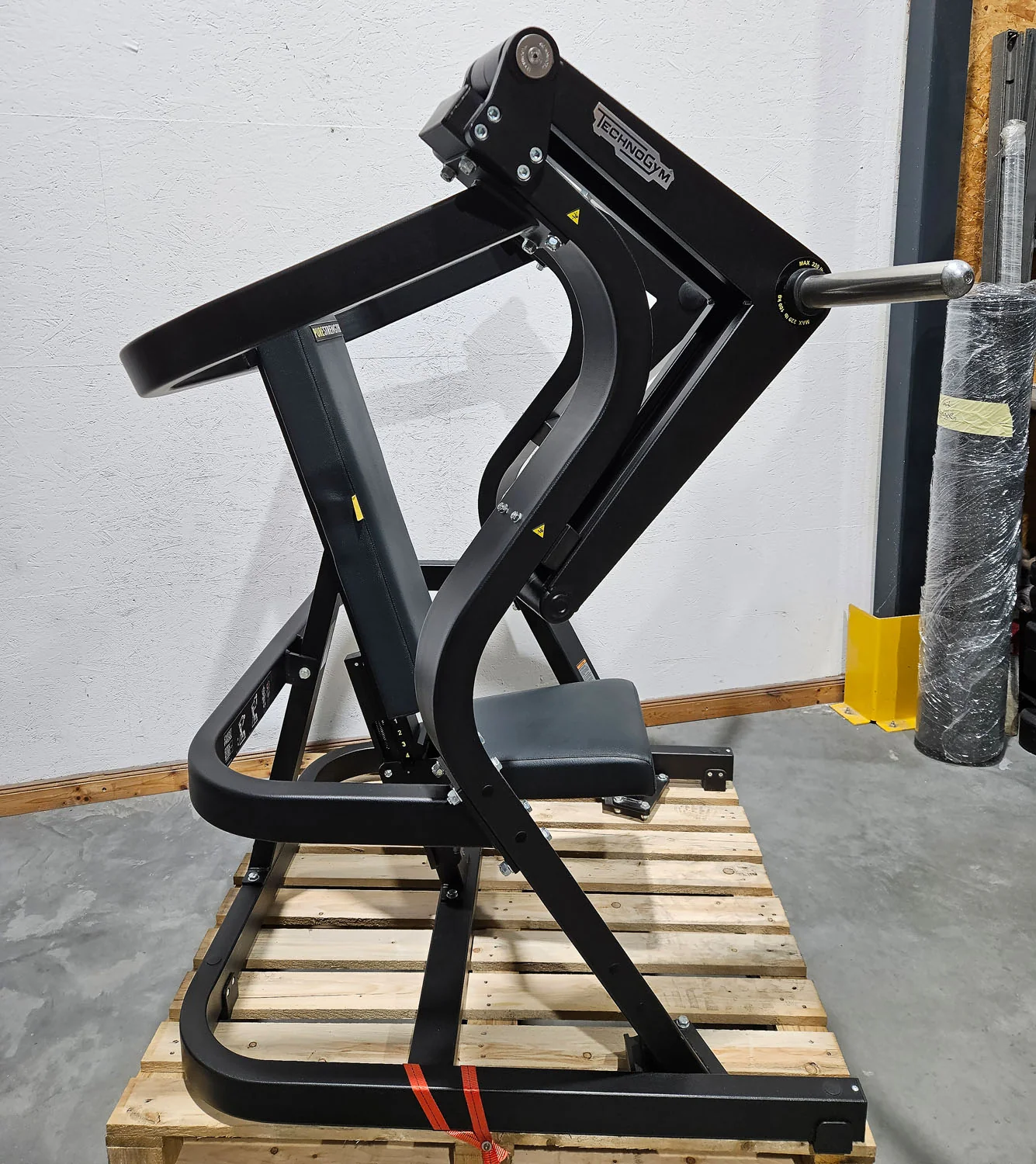 TechnoGym Pure Strength Chest Press, Bankdrückmaschine Plate loaded, Brustpresse, Farbe Schwarz, gebraucht - überholter Zustand - Image 3