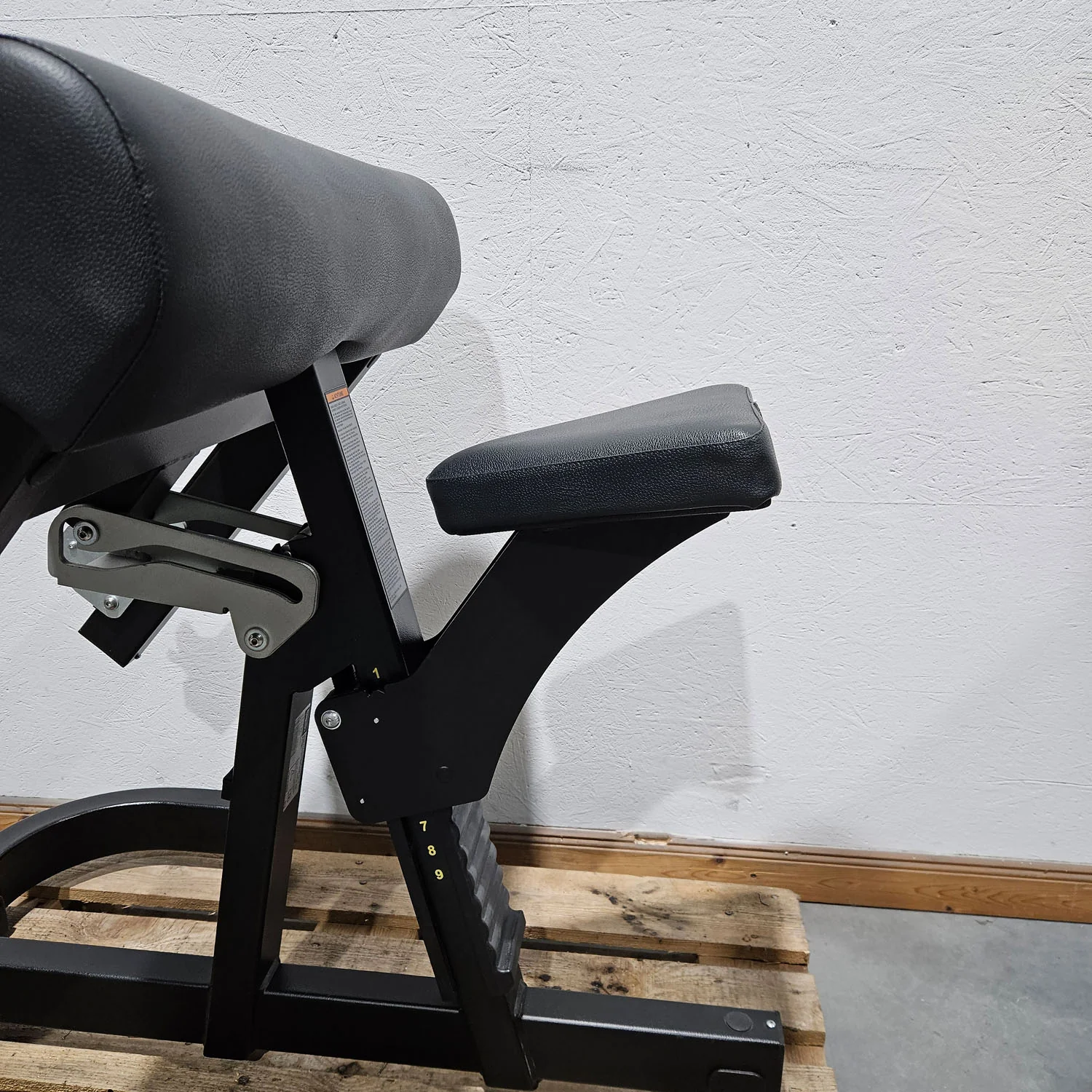 TechnoGym Pure Strength Scott Bench Scottcurl Bank, Bizeps Trainingsbank, Farbe Schwarz, gebraucht - überholter Zustand - Image 7