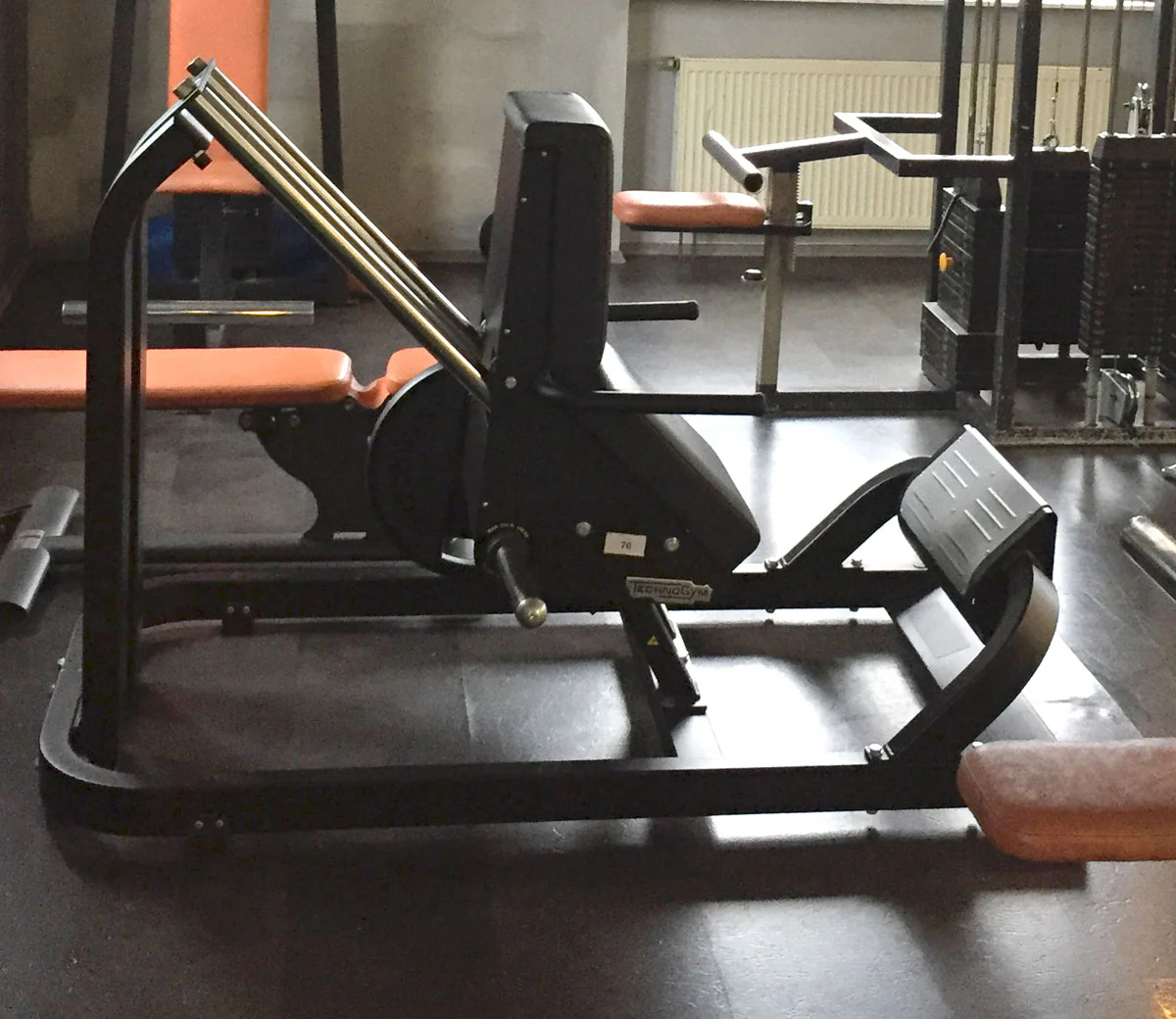 TechnoGym Pure Strength Set, 6 Plate loaded Kraftgeräte, Baujahr 2014, sehr junge gebrauchte Fitnessgeräte - weitere Geräte auf Anfrage - Image 5