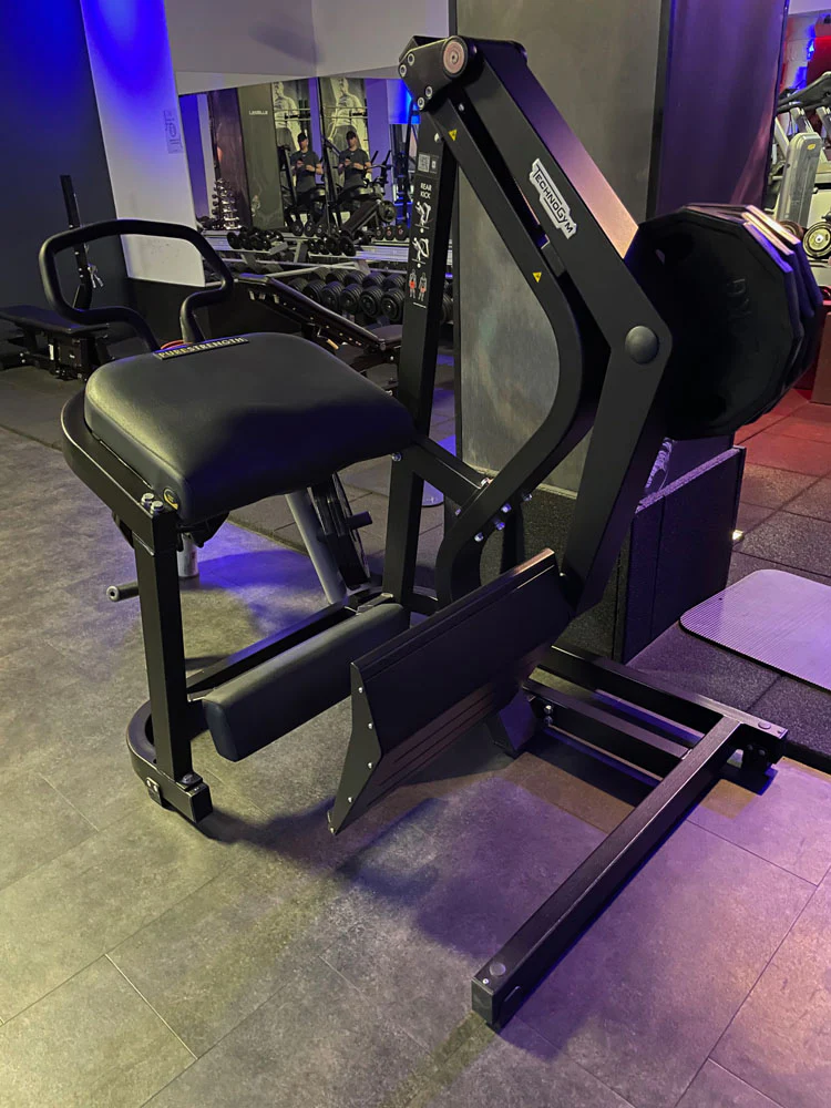TechnoGym Pure Strength Set, 7 Plate loaded Kraftgeräte, inkl. Hantelscheiben, gebraucht - geprüfter Zustand - Image 9