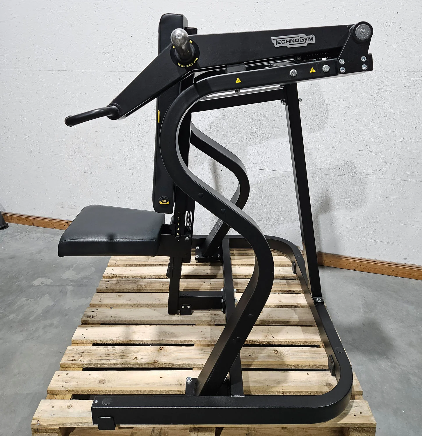 TechnoGym Pure Strength Shoulder Press, Schulterpresse Plate loaded, Farbe Schwarz, gebraucht - überholter Zustand - Image 3