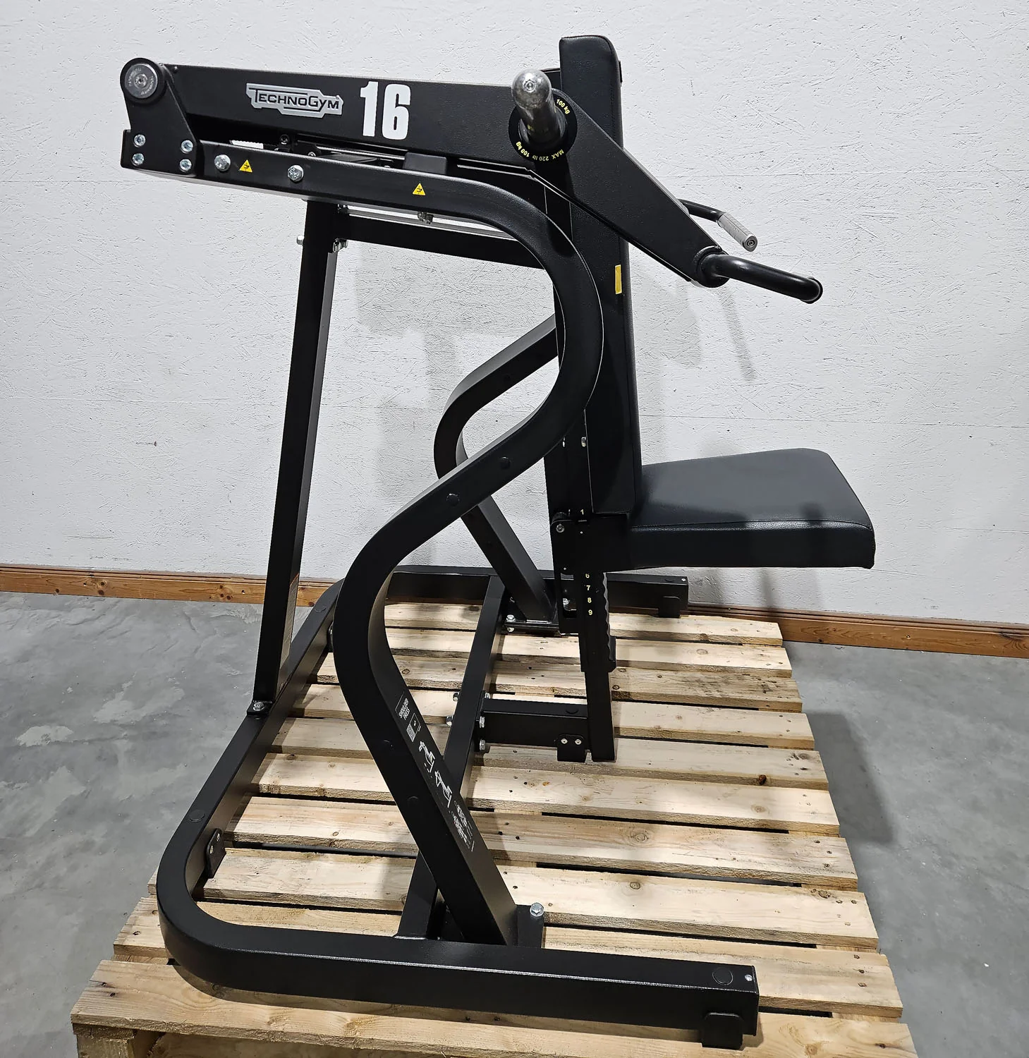 TechnoGym Pure Strength Shoulder Press, Schulterpresse Plate loaded, Farbe Schwarz, gebraucht - überholter Zustand - Image 5