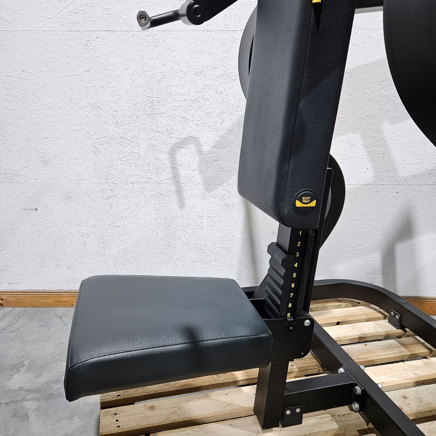 TechnoGym Pure Strength Shoulder Press, Schulterpresse Plate loaded, Farbe Schwarz, gebraucht - überholter Zustand - Image 6
