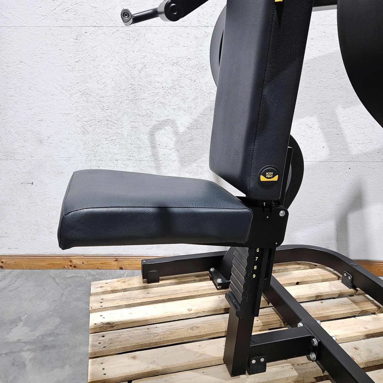 TechnoGym Pure Strength Shoulder Press, Schulterpresse Plate loaded, Farbe Schwarz, gebraucht - überholter Zustand - Image 7