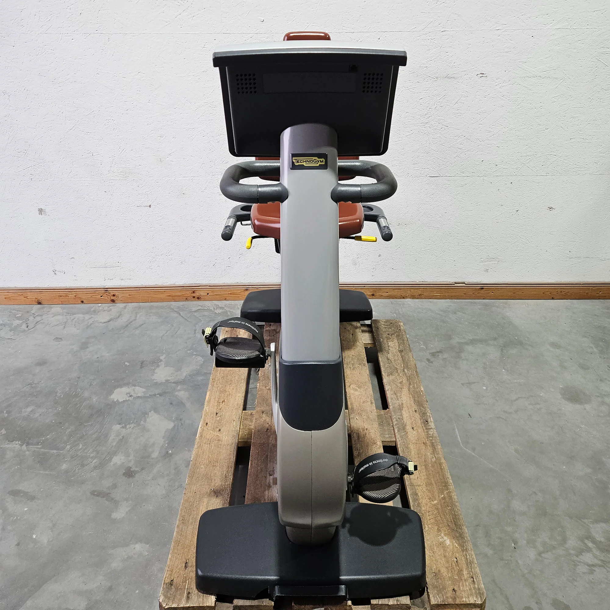 TechnoGym Recumbent Excite Line Recline 700, LED Display, mit Handpuls, Polster Rot-Braun, gebraucht - überholter Zustand - Image 2