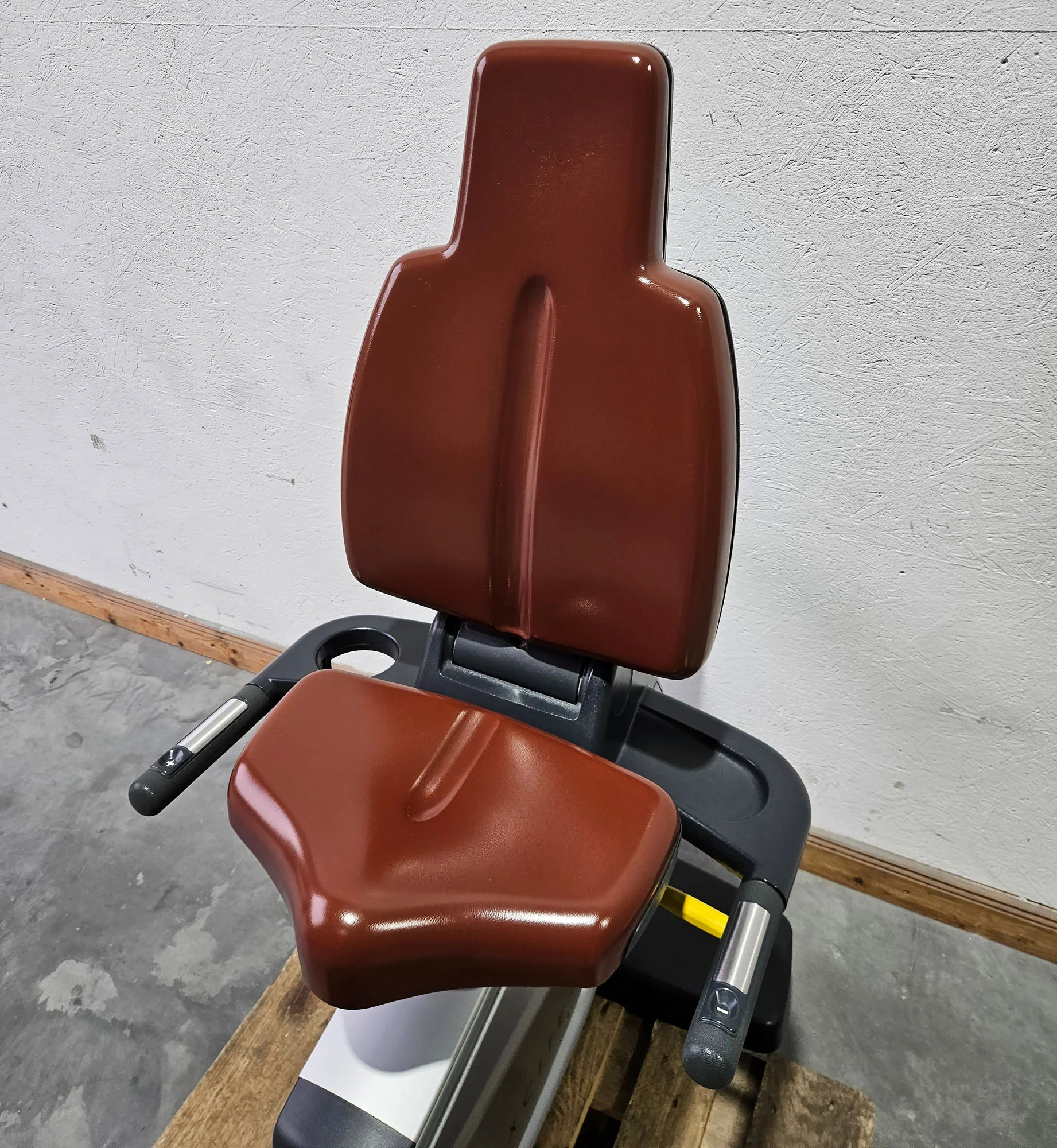 TechnoGym Recumbent Excite Line Recline 700, LED Display, mit Handpuls, Polster Rot-Braun, gebraucht - überholter Zustand - Image 9