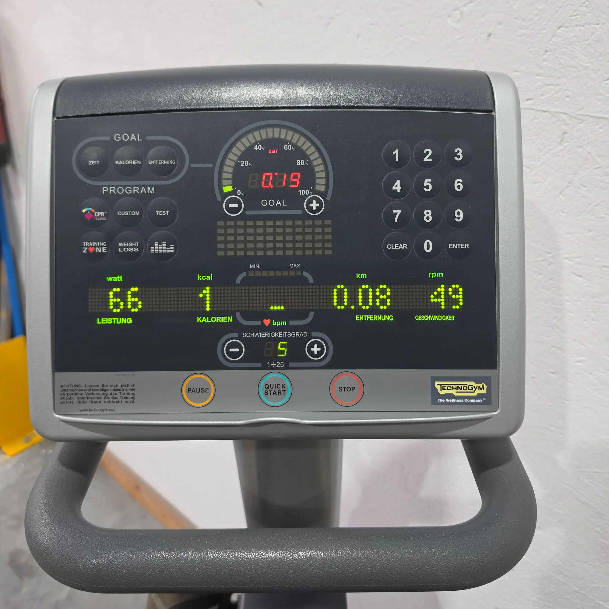 TechnoGym Recumbent Excite Line Recline 700, LED Display, normale Pedalarme, mit Handpuls, Polster Dunkelblau, gebraucht - überholter Zustand - Image 11