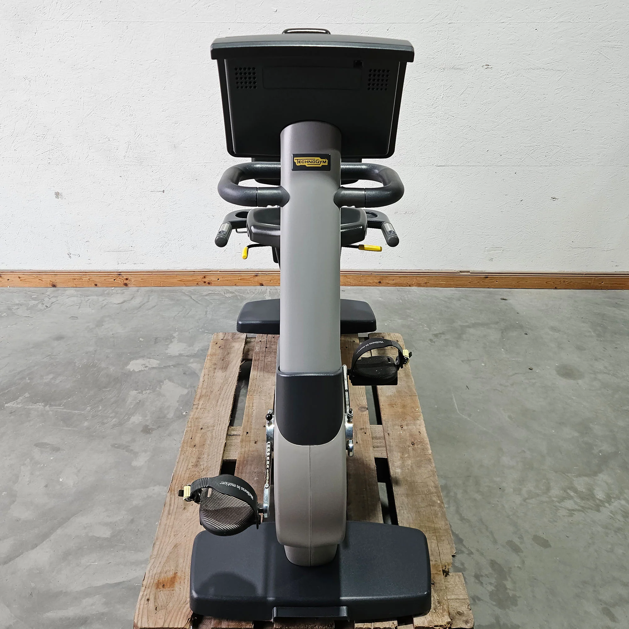 TechnoGym Recumbent Excite Line Recline 700, LED Display, verstellbare Pedalarme, mit Handpuls, Polster Schwarz, gebraucht - überholter Zustand - Image 2