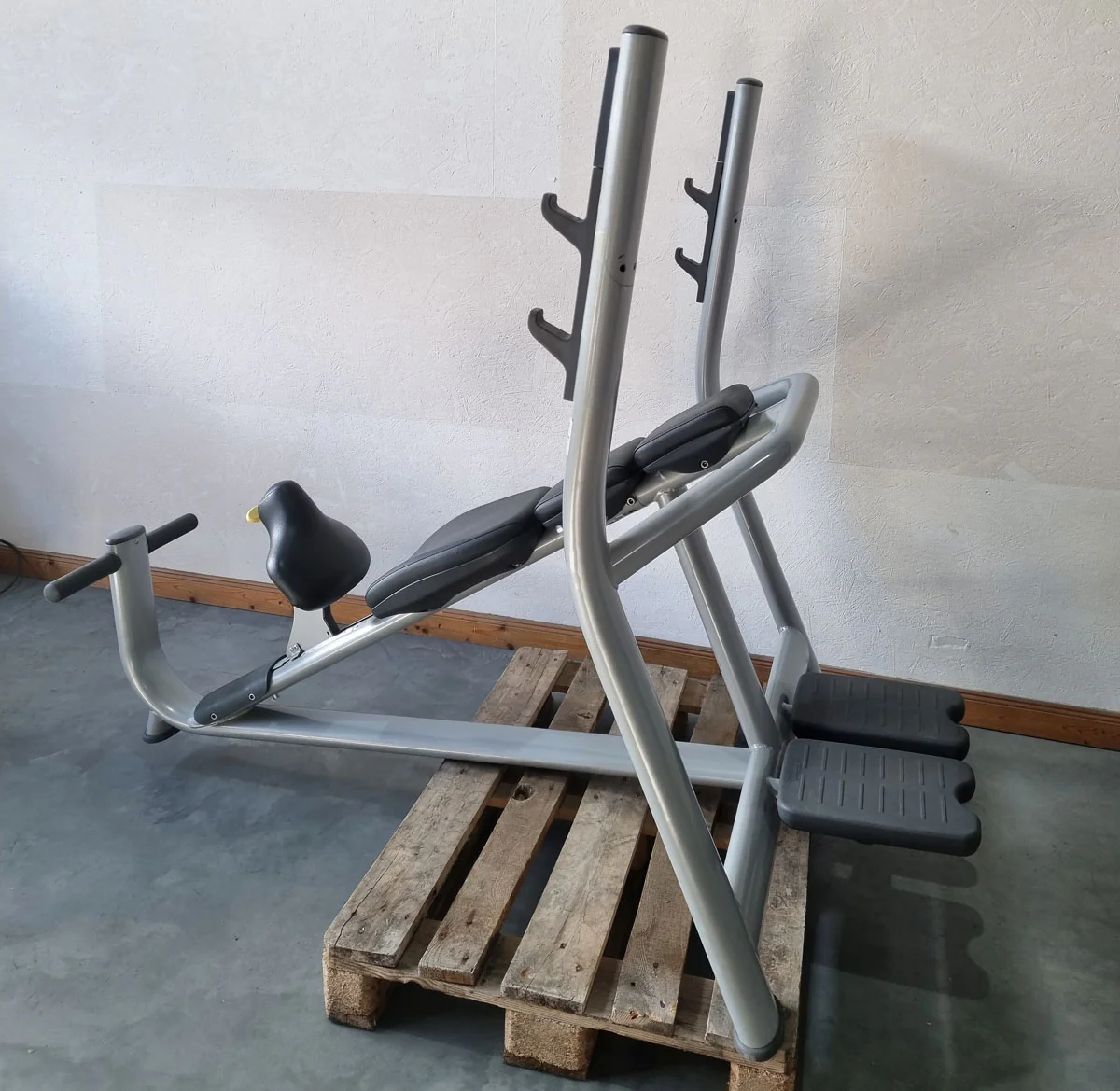 Technogym Schrägdrückerbank, Olympic Inclined Bench, Hantelbank Schrägbankdrücken, Rahmenfarbe Silber, Selection Line, gebraucht - überholter Zustand - Image 2