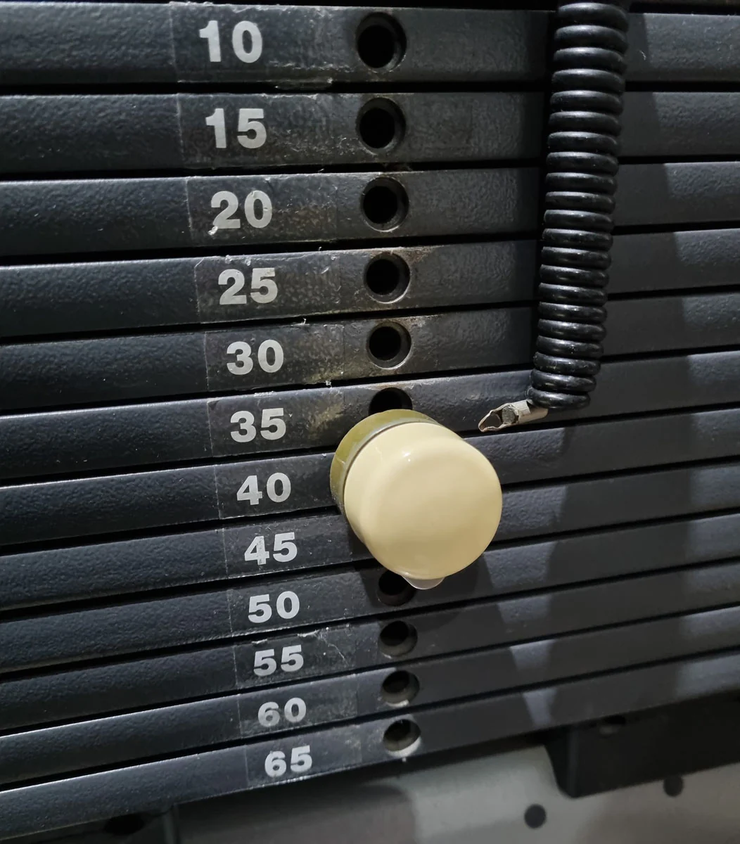 TechnoGym Schulterpresse, Shoulder Press, Selection Line - Rahmen Silber, Polster Braun, gebraucht - überholter Zustand - Image 10