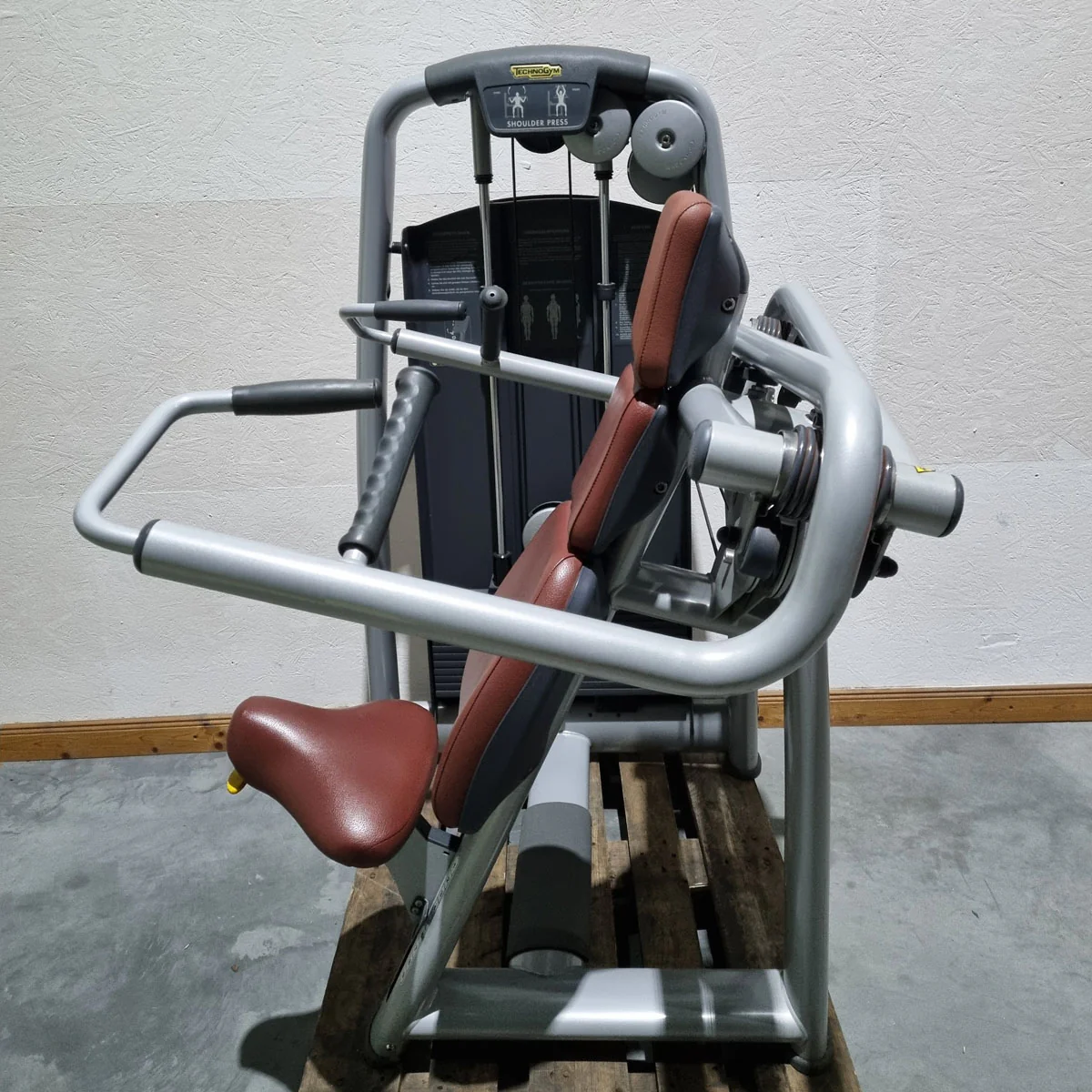 TechnoGym Schulterpresse, Shoulder Press, Selection Line - Rahmen Silber, Polster Braun, gebraucht - überholter Zustand - Image 3