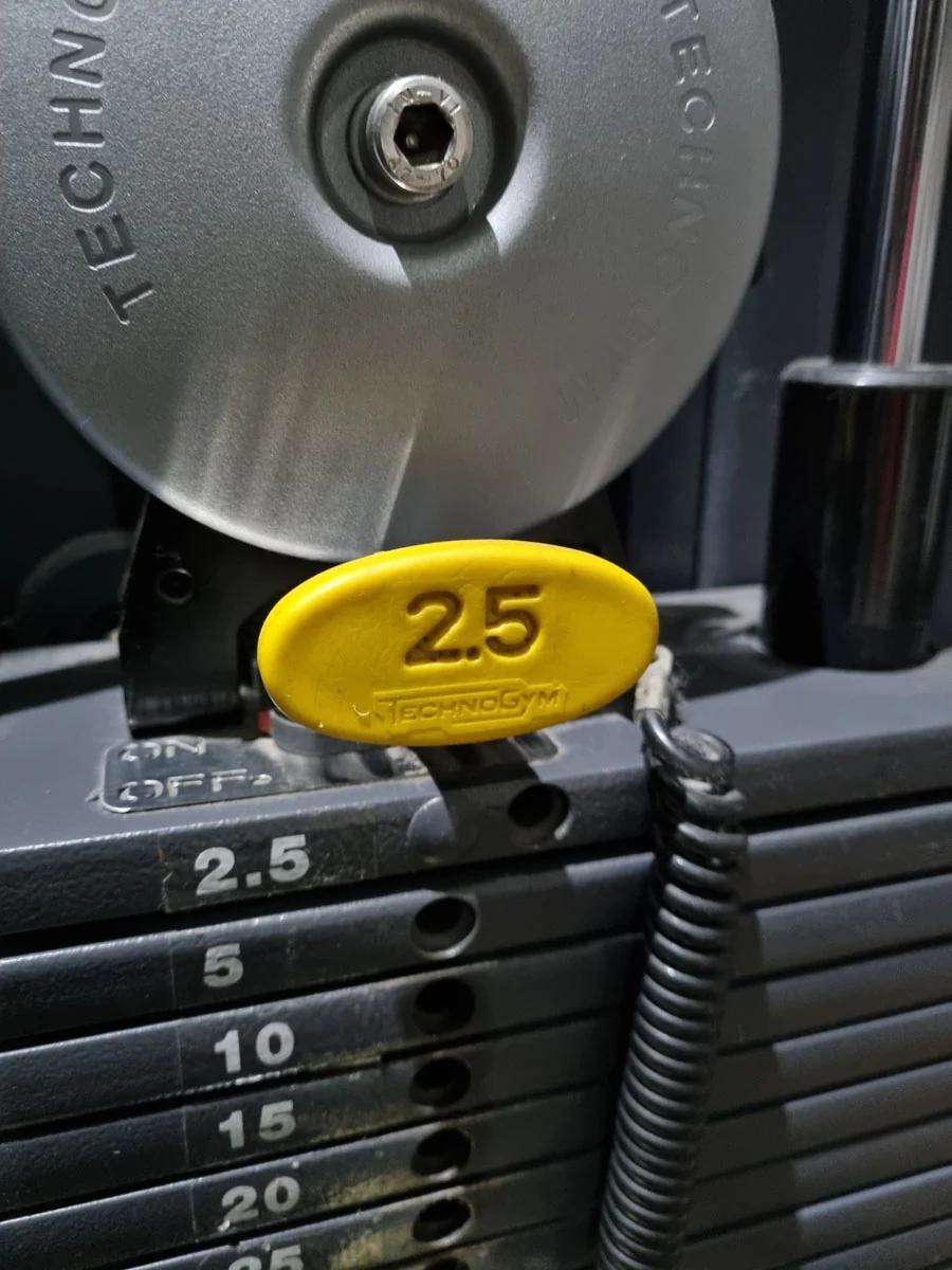 TechnoGym Schulterpresse, Shoulder Press, Selection Line - Rahmen Silber, Polster Braun, gebraucht - überholter Zustand - Image 9