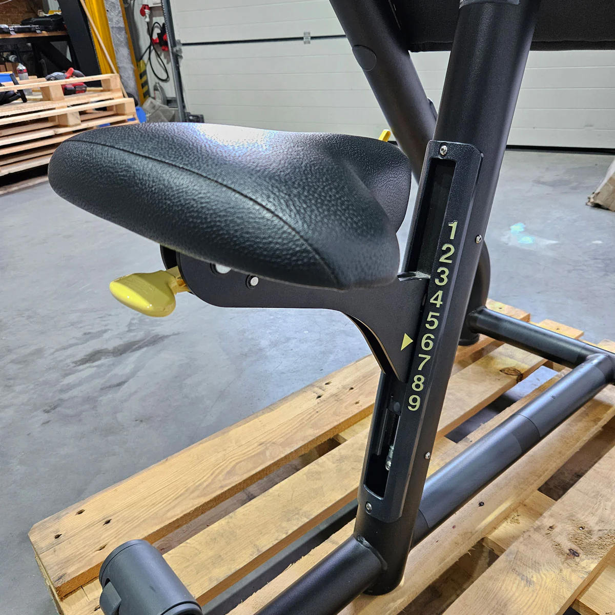 TechnoGym Scottcurl Bank, Scott bench, Bizeps Trainingsbank, Farbe Schwarz, Polster Schwarz, gebraucht - geprüfter Zustand - Image 6