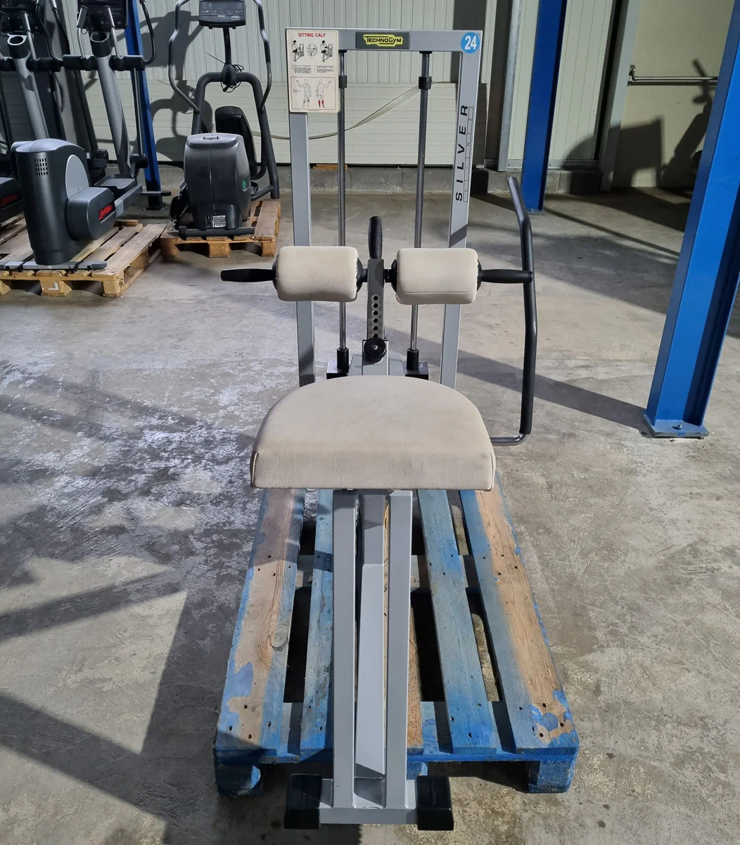 Technogym Seated Calf Sitting Wadenmaschine sitzend, Sitting Calf, Silverline, Oldschool, Rahmenfarbe Silber, gebraucht mit Gebrauchsspuren - Image 2