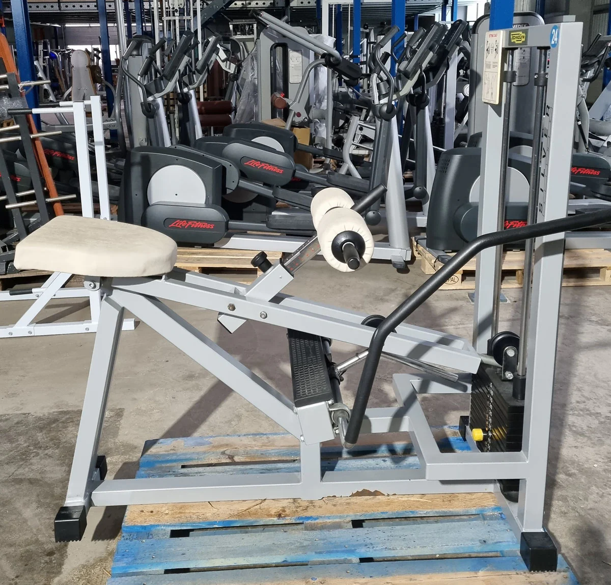 Technogym Seated Calf Sitting Wadenmaschine sitzend, Sitting Calf, Silverline, Oldschool, Rahmenfarbe Silber, gebraucht mit Gebrauchsspuren - Image 3