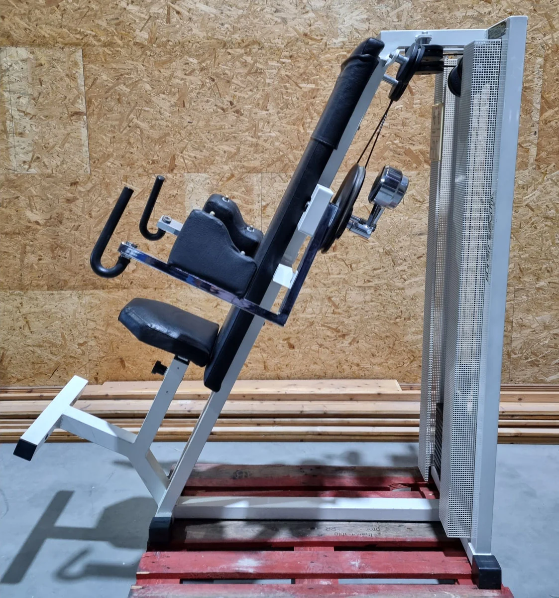 Technogym Seithebe Delts Kraftgerät Schulter, Lateral Raise, Silverline, Rahmenfarbe Weiß, Polsterfarbe Schwarz, gebraucht - Image 3