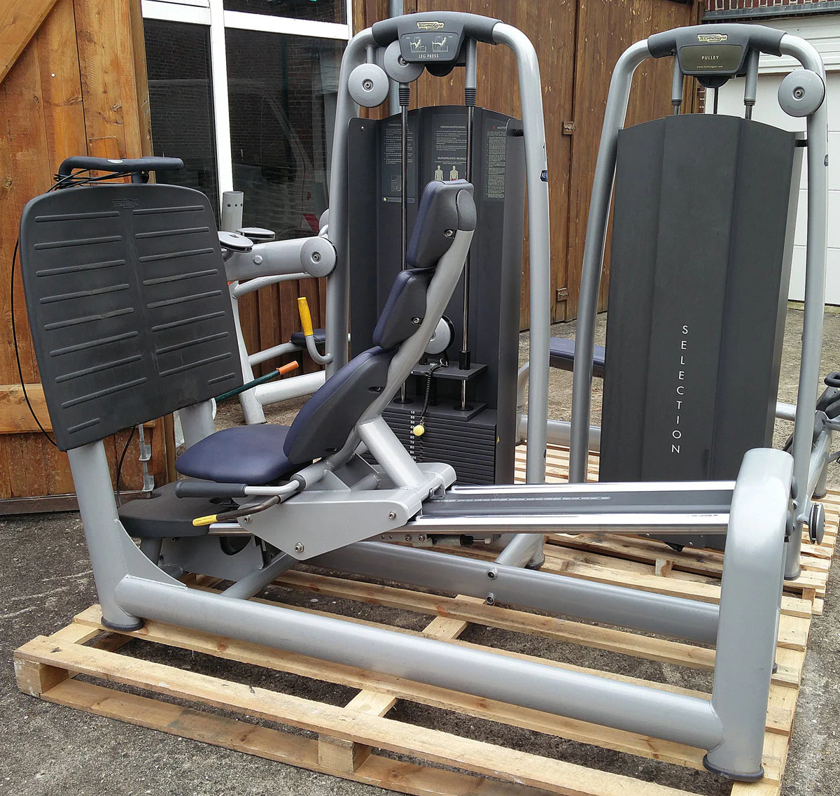 TechnoGym Selection Line Kraftgeräte Set-/Park mit 10 Fitnessgeräten, weitere Geräte auf Wunsch, gebraucht, geprüft und aufbereitet - Image 7