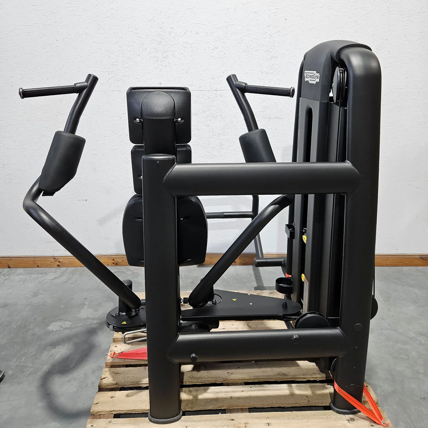 Technogym Selection Pro Pectoral Fly, Butterfly, Pec Fly, Farbe Schwarz, gebraucht, überholter Zustand - Image 3