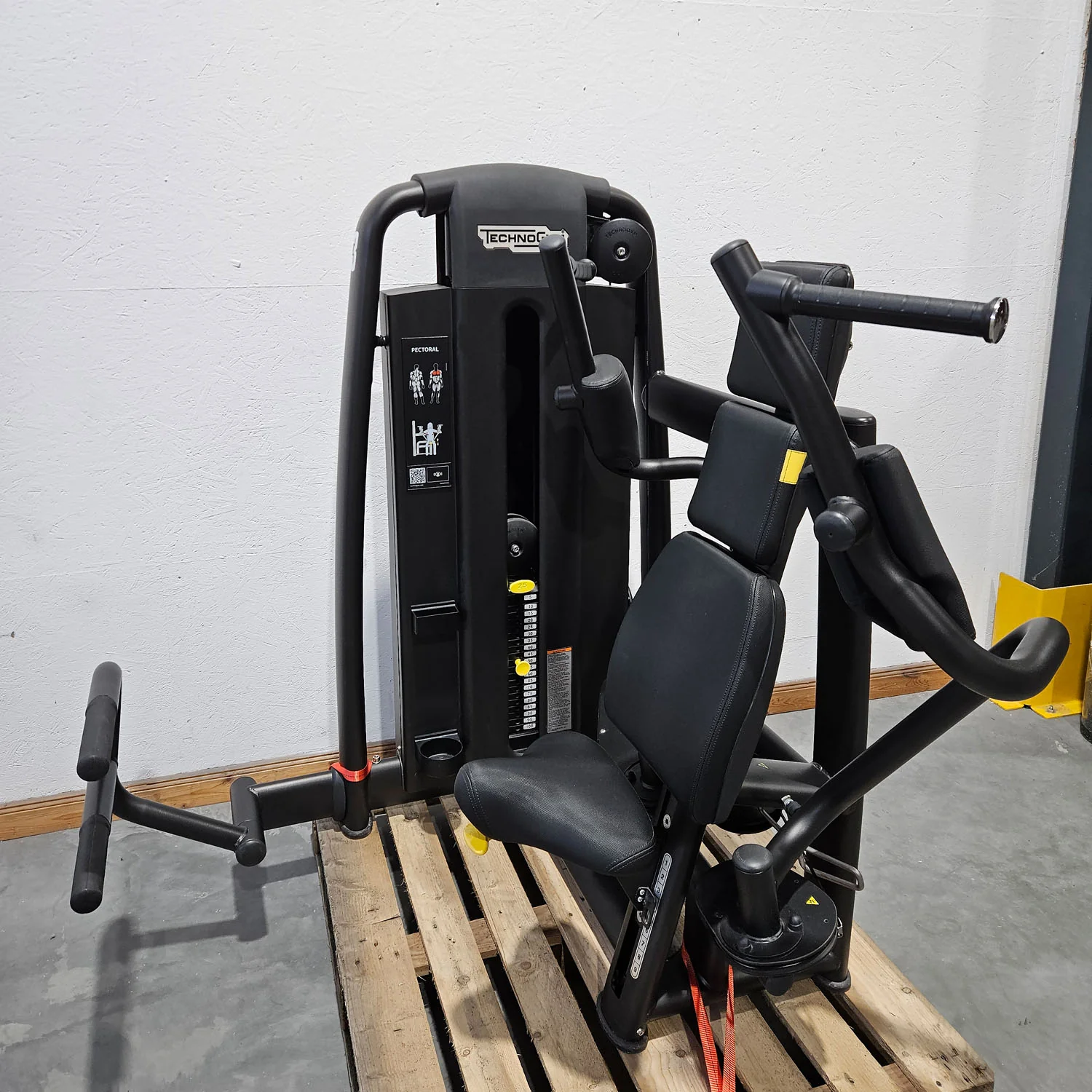 Technogym Selection Pro Pectoral Fly, Butterfly, Pec Fly, Farbe Schwarz, gebraucht, überholter Zustand - Image 5