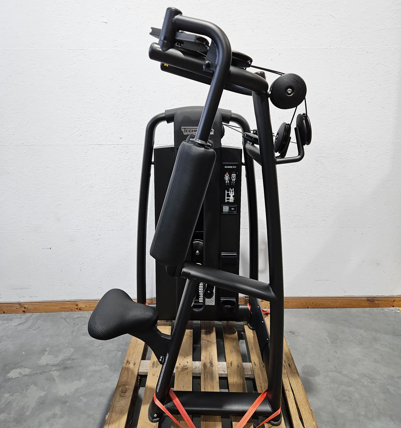 Technogym Selection Pro Reverse Fly, Butterfly Reverse, Rear Delt, Farbe Schwarz, gebraucht, überholter Zustand - Image 5