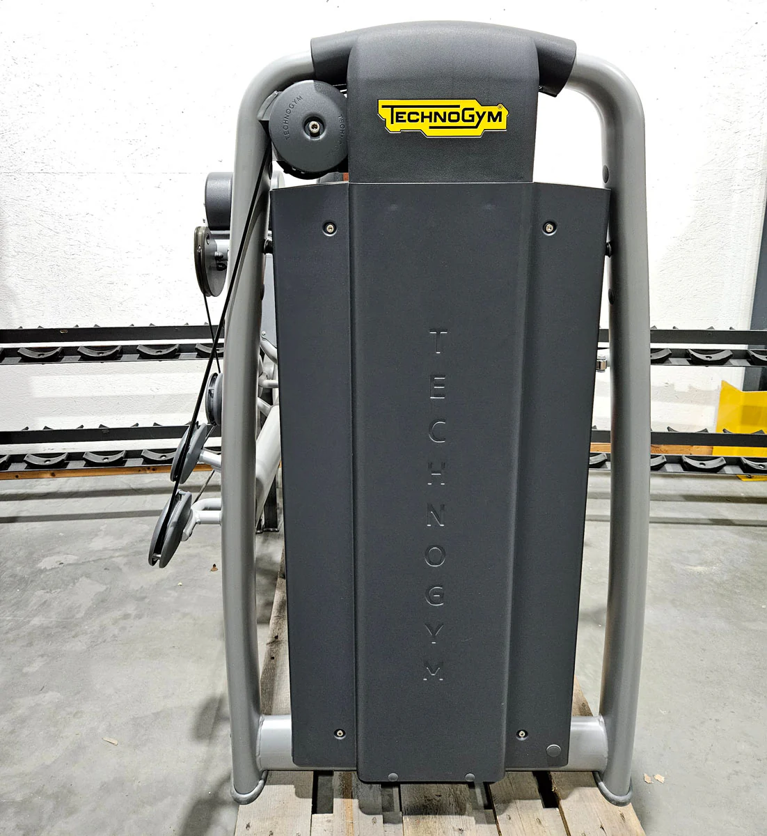 Technogym Selection Pro Seitheben, Delts Machine Kraftgerät für Schultertraining, Lateral Raise, Rahmenfarbe Silber, gebraucht - überholter Zustand - Image 5