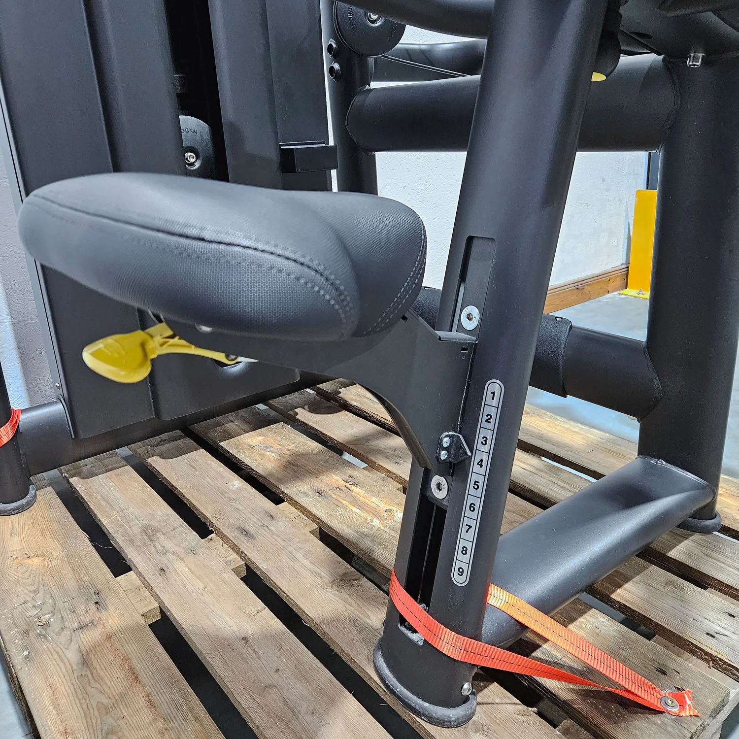 Technogym Selection Pro Upper Back, Rudern mit Bruststütze, Row, Farbe Schwarz, gebraucht, überholter Zustand - Image 6
