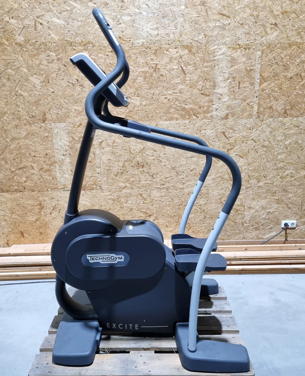 TechnoGym Stepper Excite Line Step 700, VisioWeb Touch Display, gebraucht - überholter Zustand - Image 3
