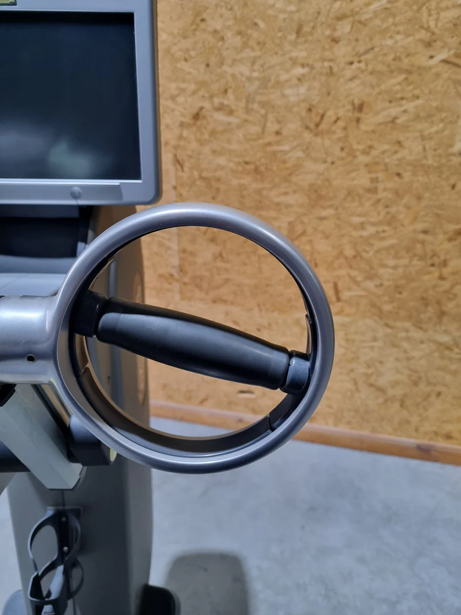 Technogym Top Excite, Oberkörpertrainer, Oberkörperergometer, ROLLSTUHL geeignet, Handergometer, Cardiotraining für Arme und Schulter, gebraucht - überholter Zustand - Image 12