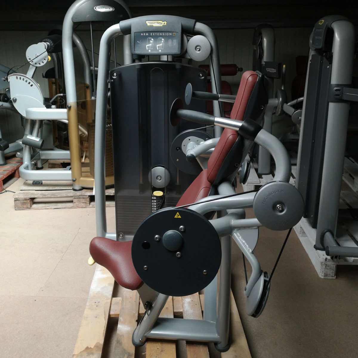 TechnoGym Trizepsmaschine, Arm Extension, Selection Line - Neues Modell mit Plastikverkleidung, Polster Braun, gebraucht - überholter Zustand - Image 2