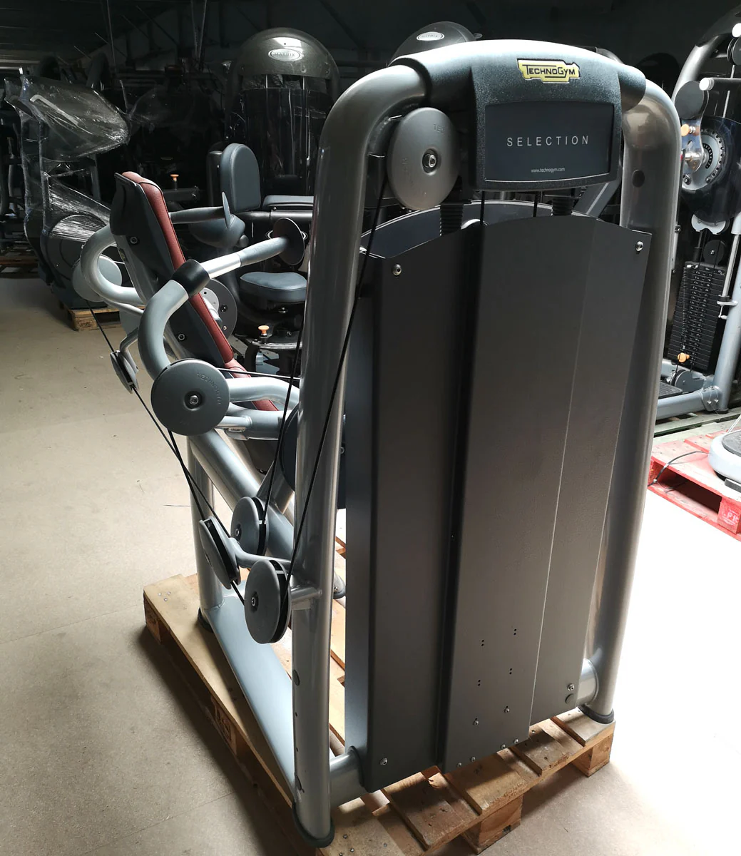 TechnoGym Trizepsmaschine, Arm Extension, Selection Line - Neues Modell mit Plastikverkleidung, Polster Braun, gebraucht - überholter Zustand - Image 4