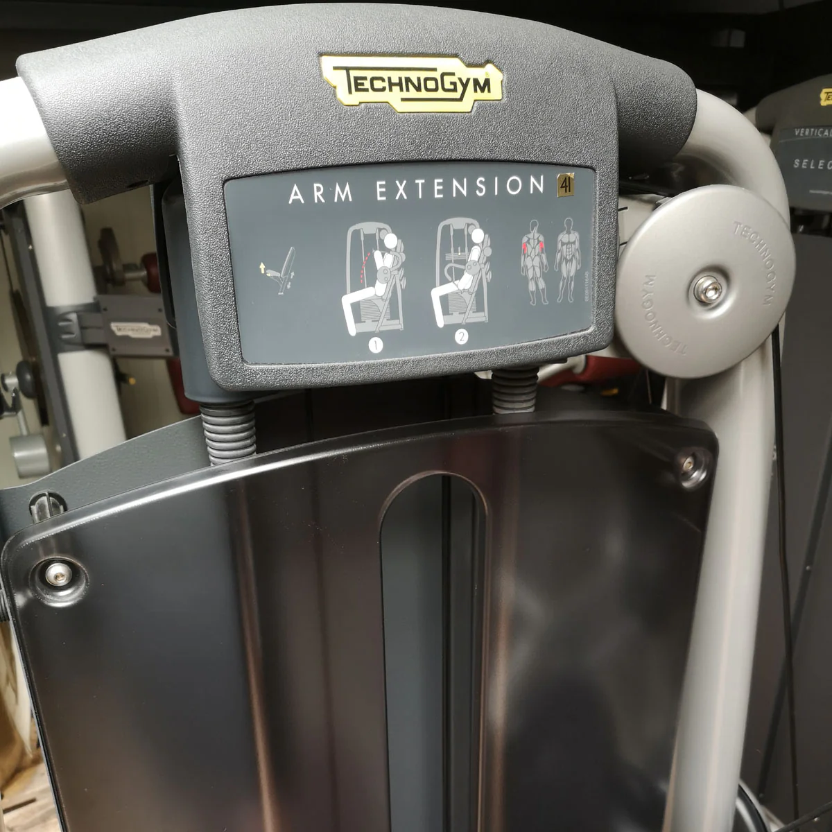 TechnoGym Trizepsmaschine, Arm Extension, Selection Line - Neues Modell mit Plastikverkleidung, Polster Braun, gebraucht - überholter Zustand - Image 5