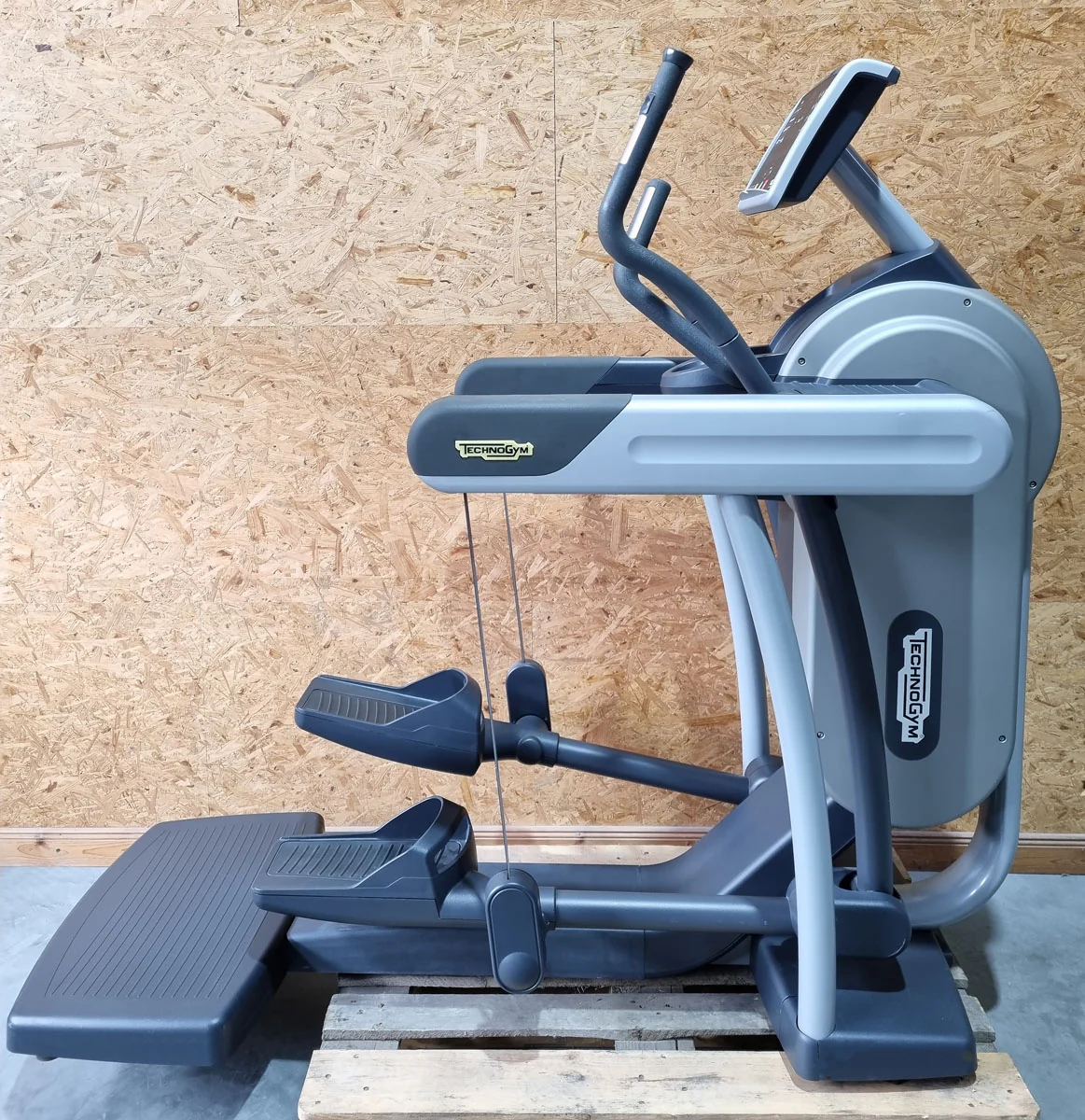 Technogym Vario Crosstrainer Excite+ Line, LED Konsole, variable Schrittlänge Ellipsentrainer, gebraucht - überholter Zustand - Image 2