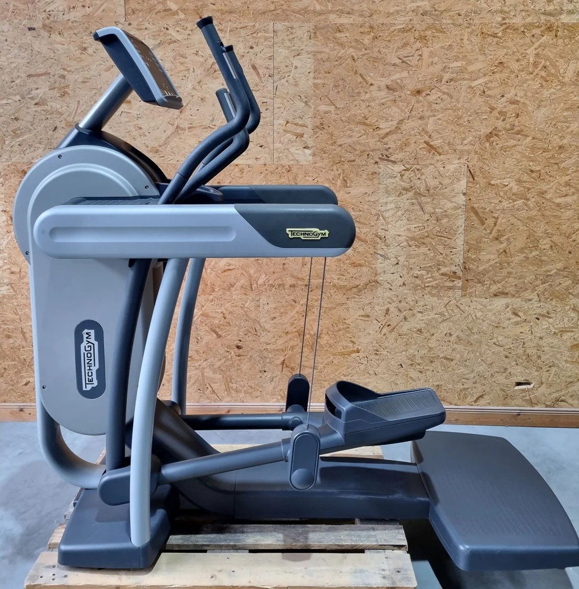 Technogym Vario Crosstrainer Excite+ Line, LED Konsole, variable Schrittlänge Ellipsentrainer, gebraucht - überholter Zustand - Image 4