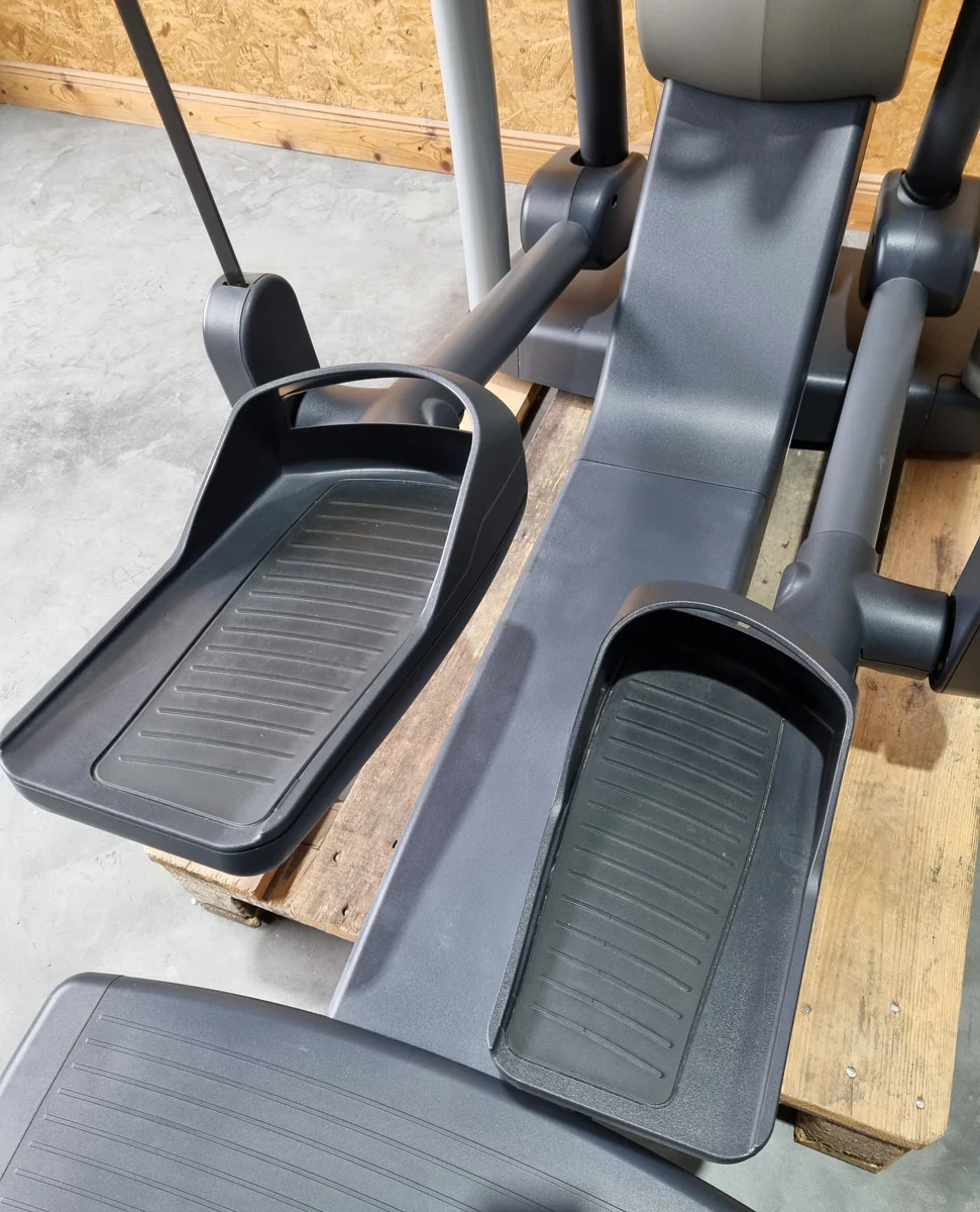 Technogym Vario Crosstrainer Excite+ Line, LED Konsole, variable Schrittlänge Ellipsentrainer, gebraucht - überholter Zustand - Image 6