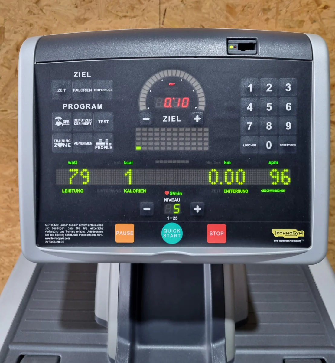 Technogym Vario Crosstrainer Excite+ Line, LED Konsole, variable Schrittlänge Ellipsentrainer, gebraucht - überholter Zustand - Image 8