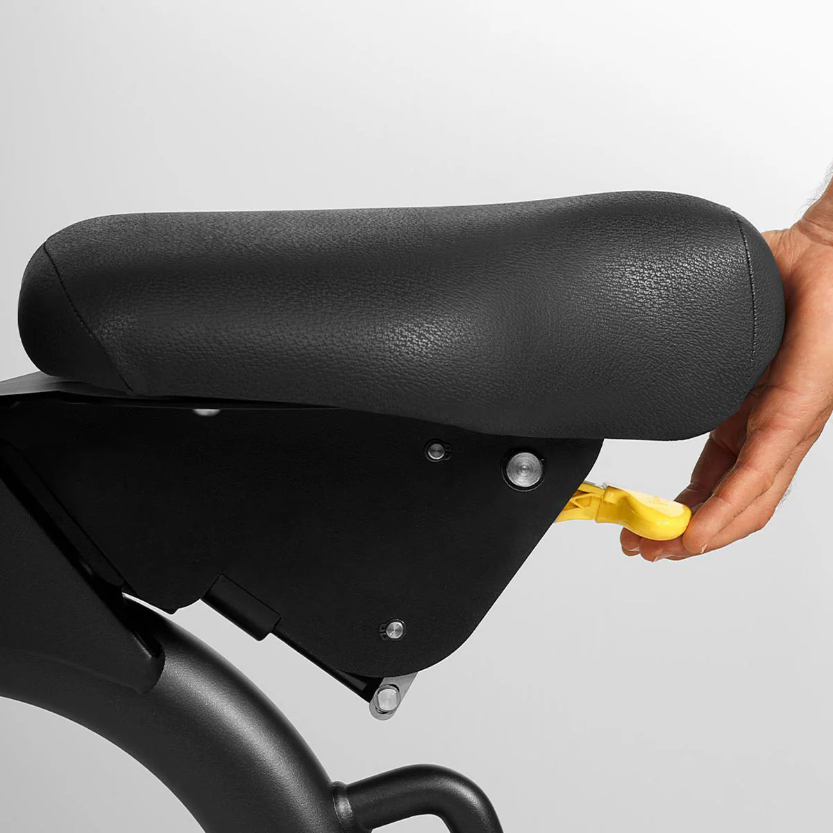Technogym verstellbare Hantelbank ohne Ablagen, Multibank, Universalbank, Adjustable Bench, Rahmenfarbe Schwarz, gebraucht - überholter Zustand - Image 11